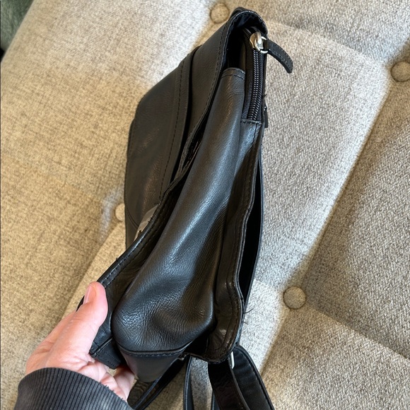 GREAT AMERICAN LEATHERWORKS BLACK BACKPACK BAG - Picture 3 of 16